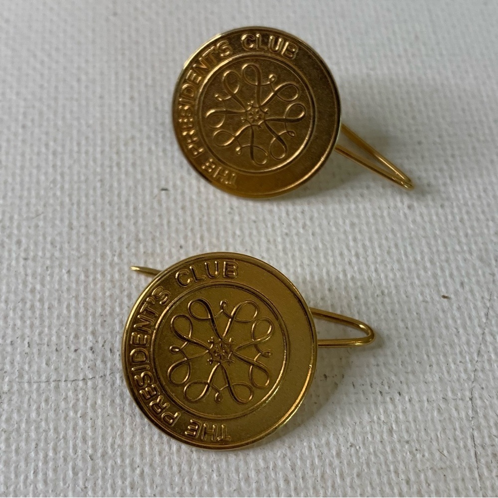 2 Vintage Avon The Presidents Club Lapel Pins 1980s Seller Award Gold Toned Pair - Picture 3 of 9